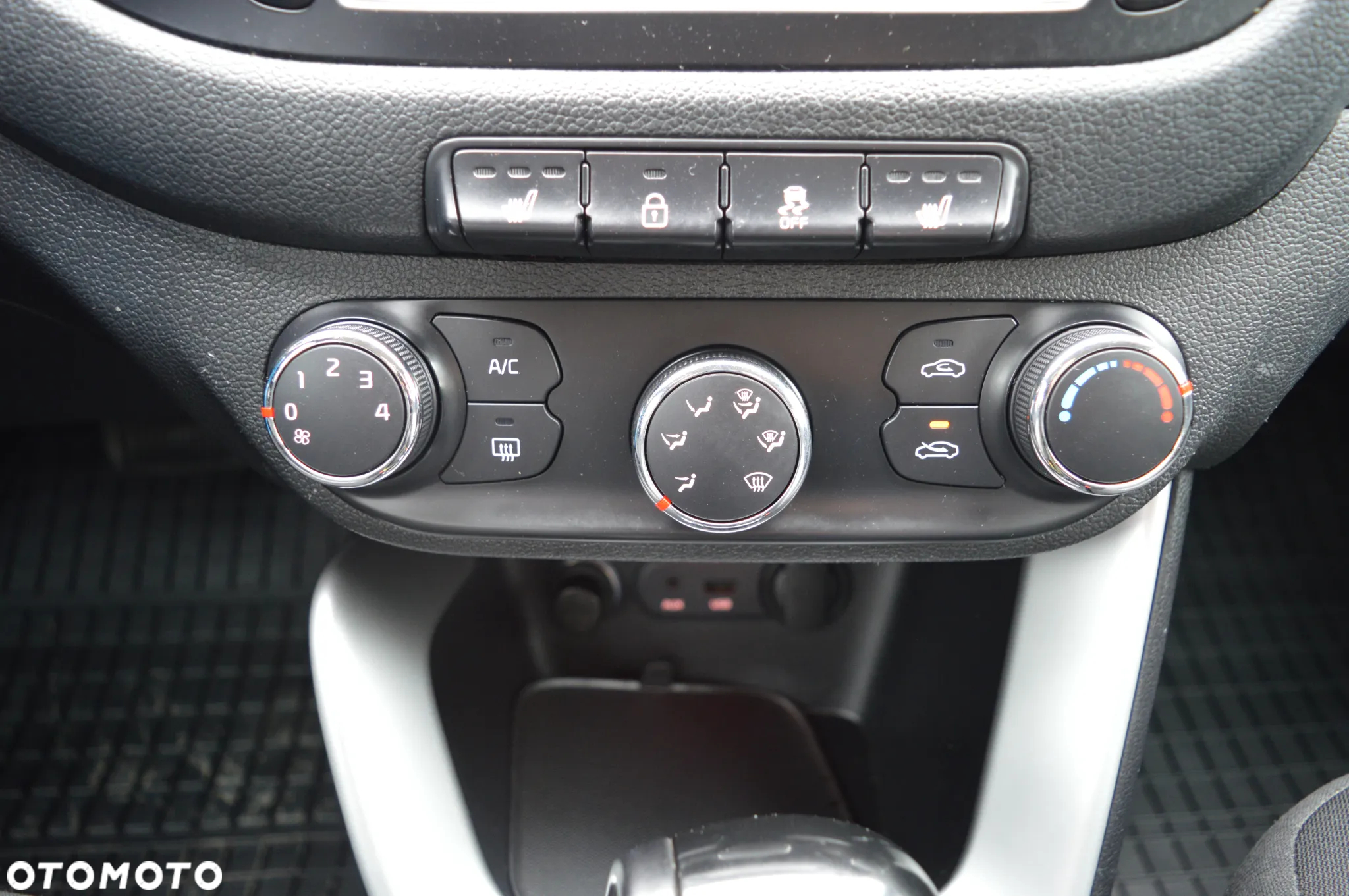 Kia Ceed 1.6 GDI DCT Vision - 19