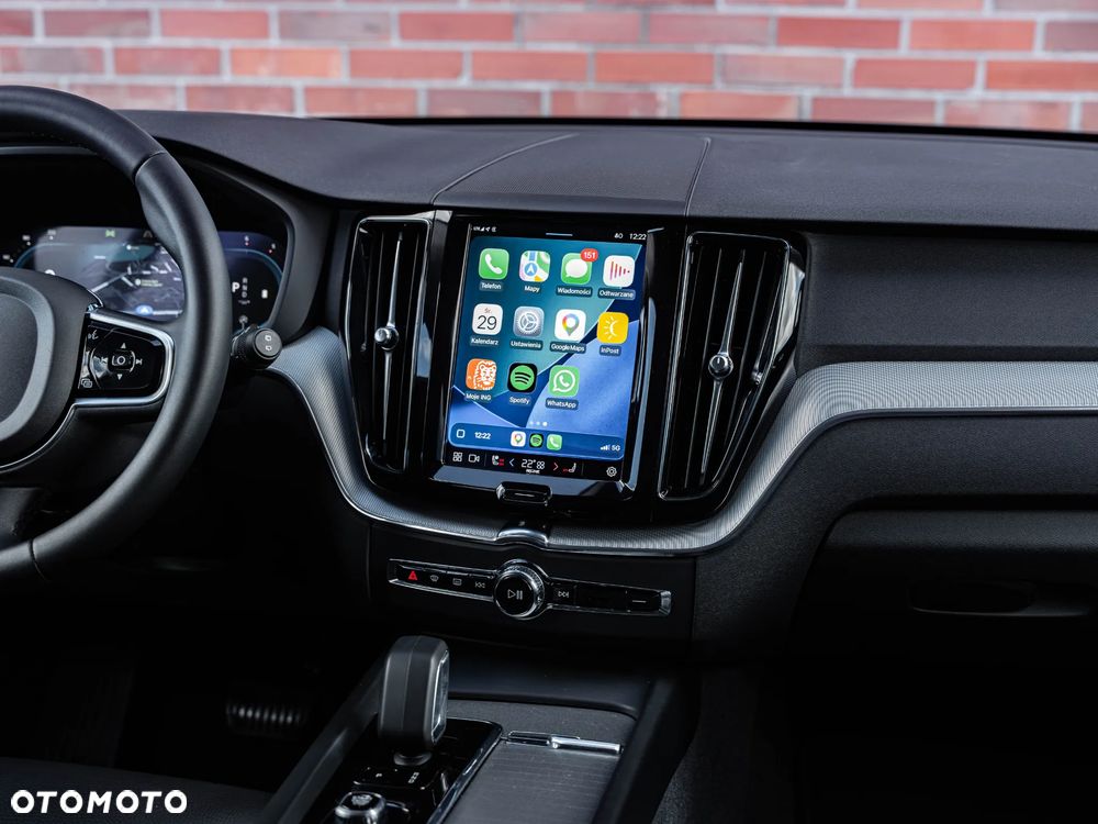 Volvo XC 60 B4 D Plus Dark - 32