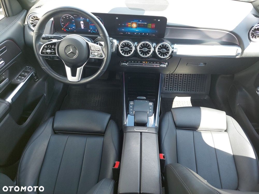 Mercedes-Benz GLB - 11