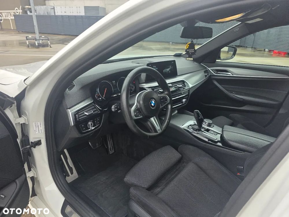 BMW Seria 5 520d xDrive - 9