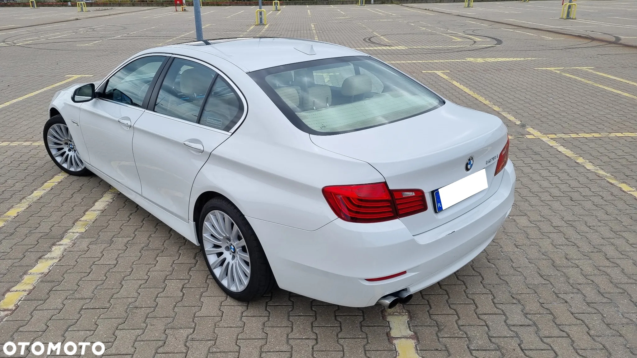 BMW Seria 5 528i - 12