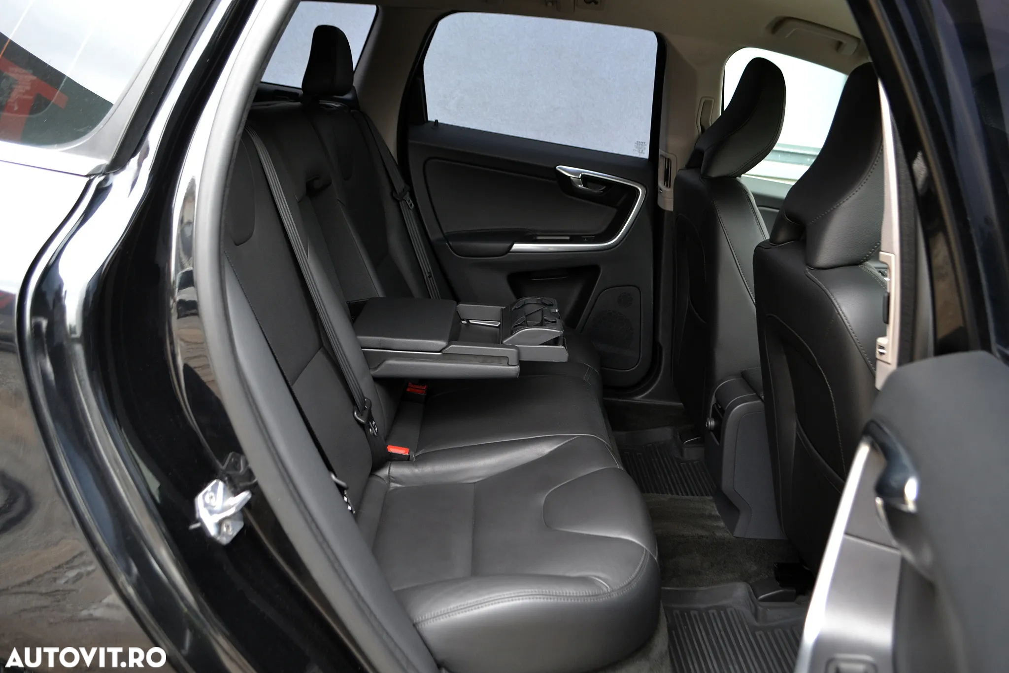Volvo XC 60 D5 AWD Geartronic Summum - 8
