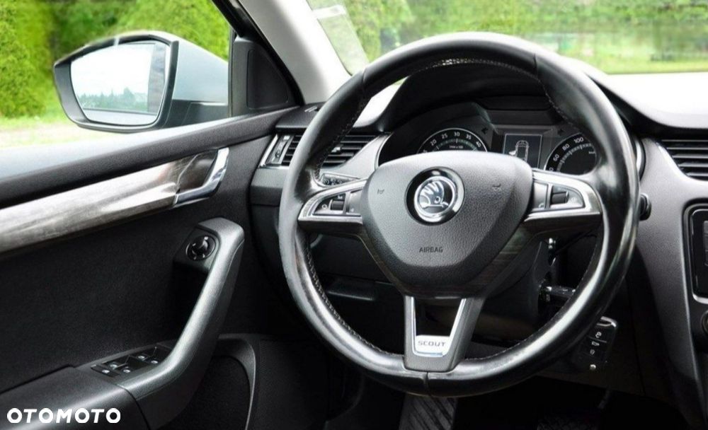 Skoda Octavia Scout 2.0 TDI 4x4 DSG - 27