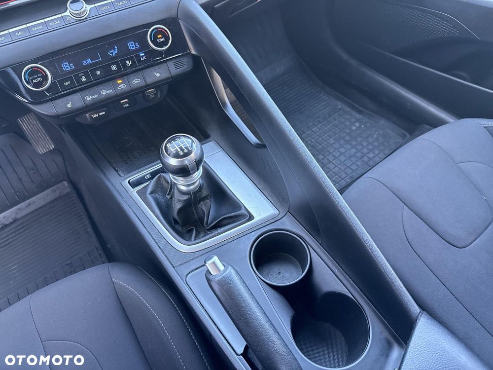 Hyundai Elantra 1.6 Executive - 21