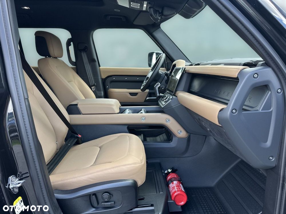 Land Rover Defender - 13