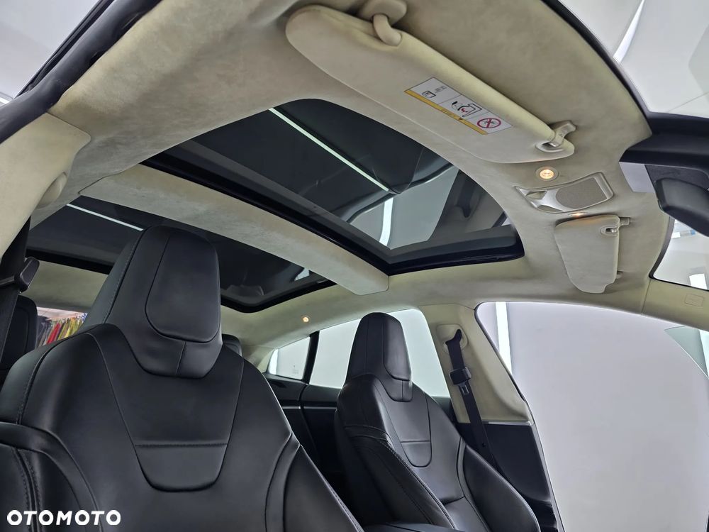 Tesla Model S Dual Motor Allradantrieb - 12