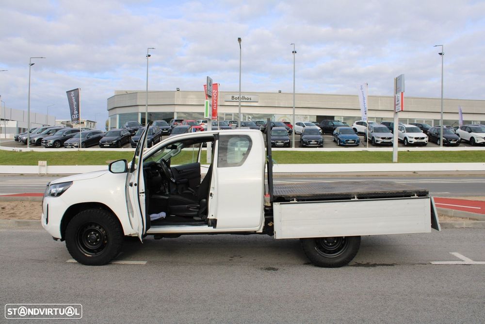 Toyota Hilux 2.4 D-4D 4WD CD CM - 12