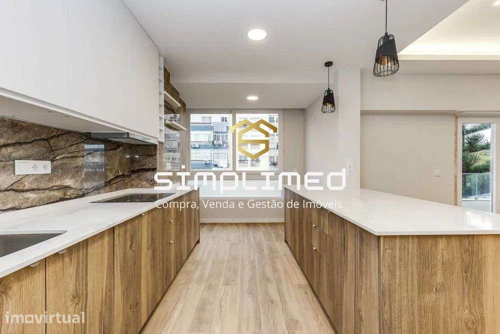 T4 de Luxo Totalmente Remodelado em Carnaxide - Grande imagem: 5/12