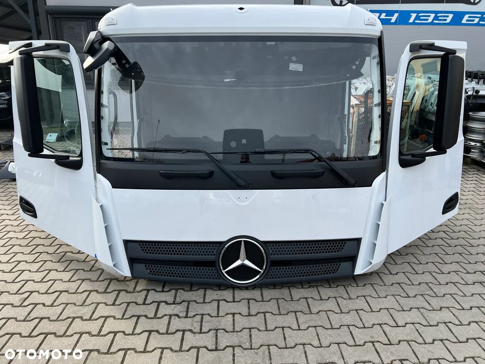 Kabina Mercedes Actros MP4, Antos - 1