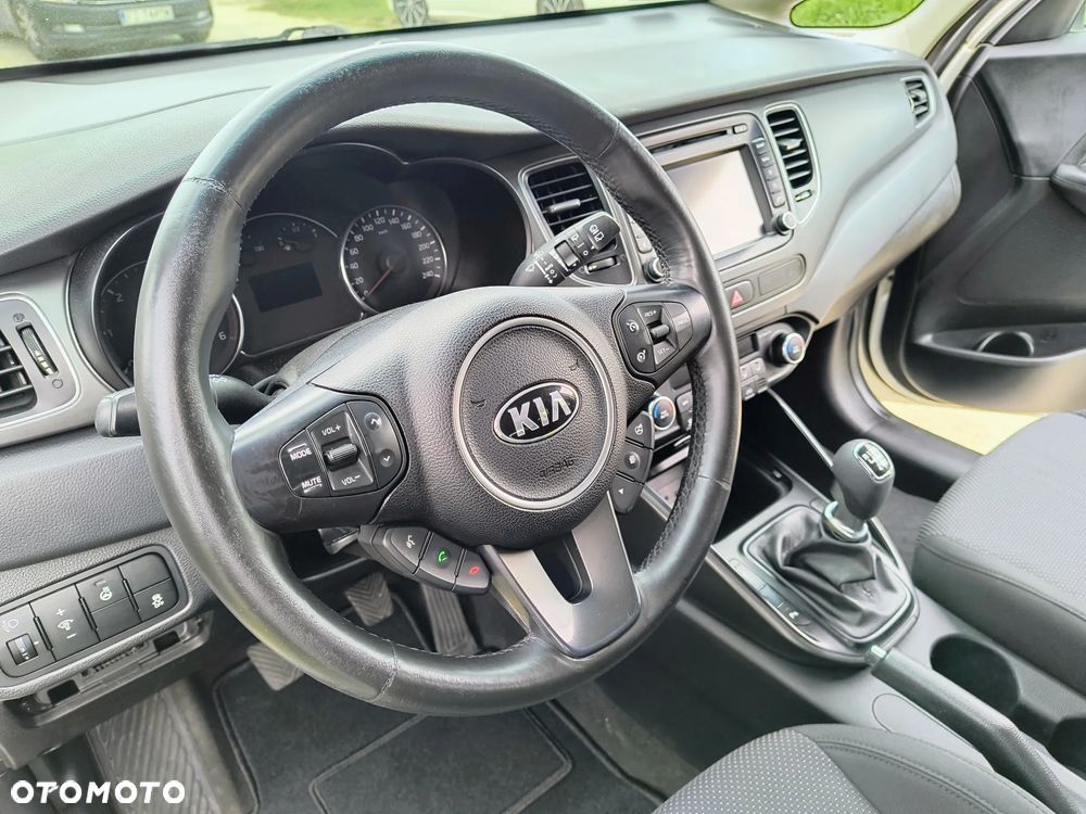 Kia Carens 1.7 CRDi 136 Dream Team Edition - 17