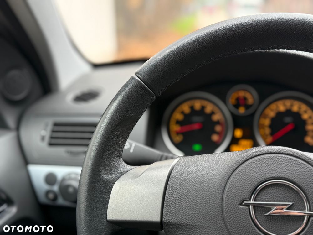 Opel Astra 1.6 Enjoy Easytronic - 26