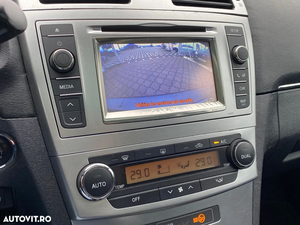 Toyota Avensis Combi 2.0 D-4D - 21