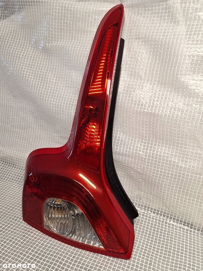 lampa tyl tylna lewa volvo c30 2006- europa demontaz - 2