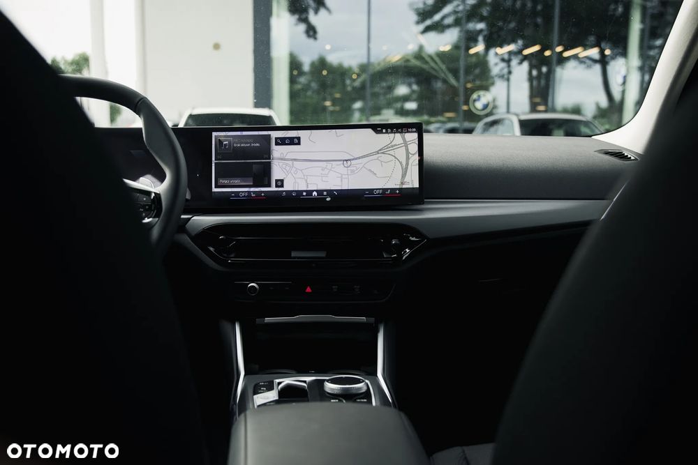 BMW Seria 3 330i xDrive - 10
