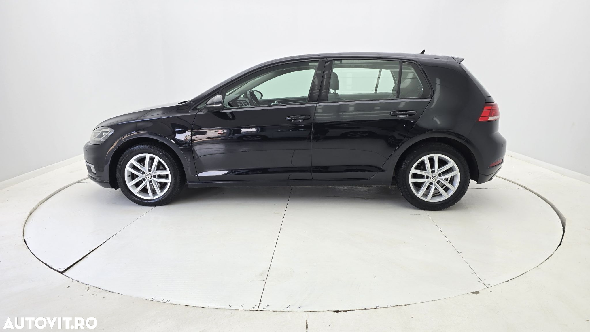 Volkswagen Golf - 9