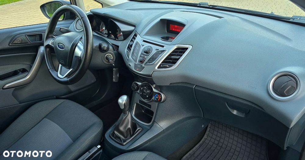 Ford Fiesta 1.4 Champions Edition - 27