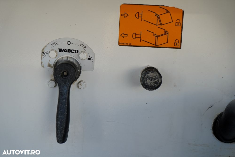 Benalu BASCĂ/ 30 m³ / ALUMINIU / AXĂ RIDICATĂ / GREUTATE: 5.100 KG / SAF / JANTE DIN ALIAJ / - 21