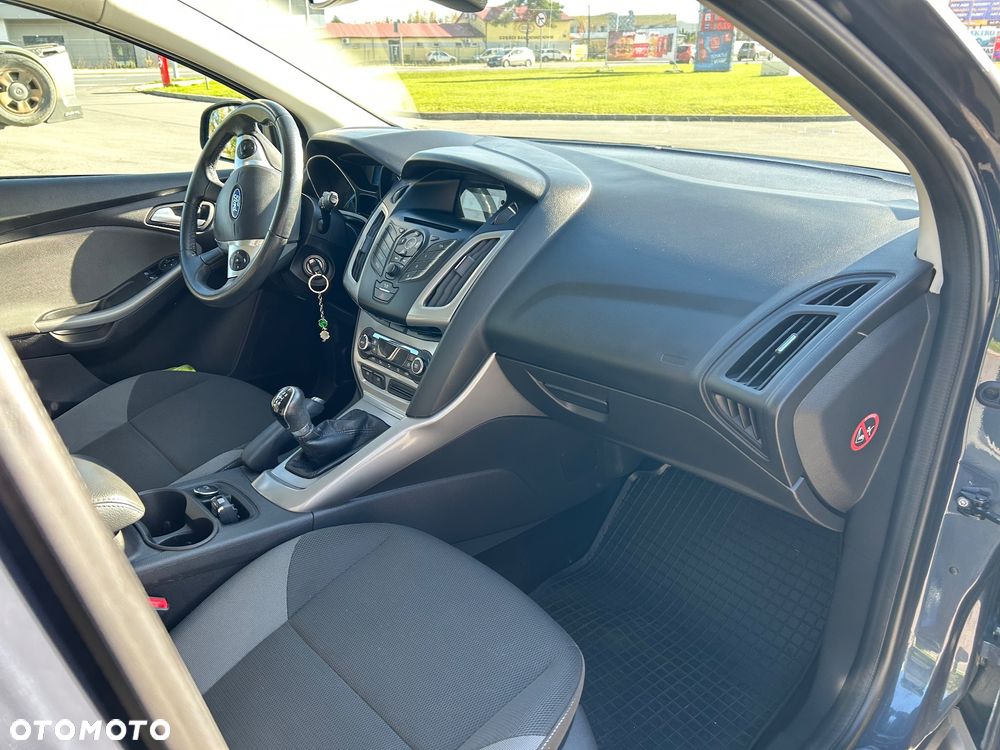 Ford Focus 1.6 Ambiente - 9