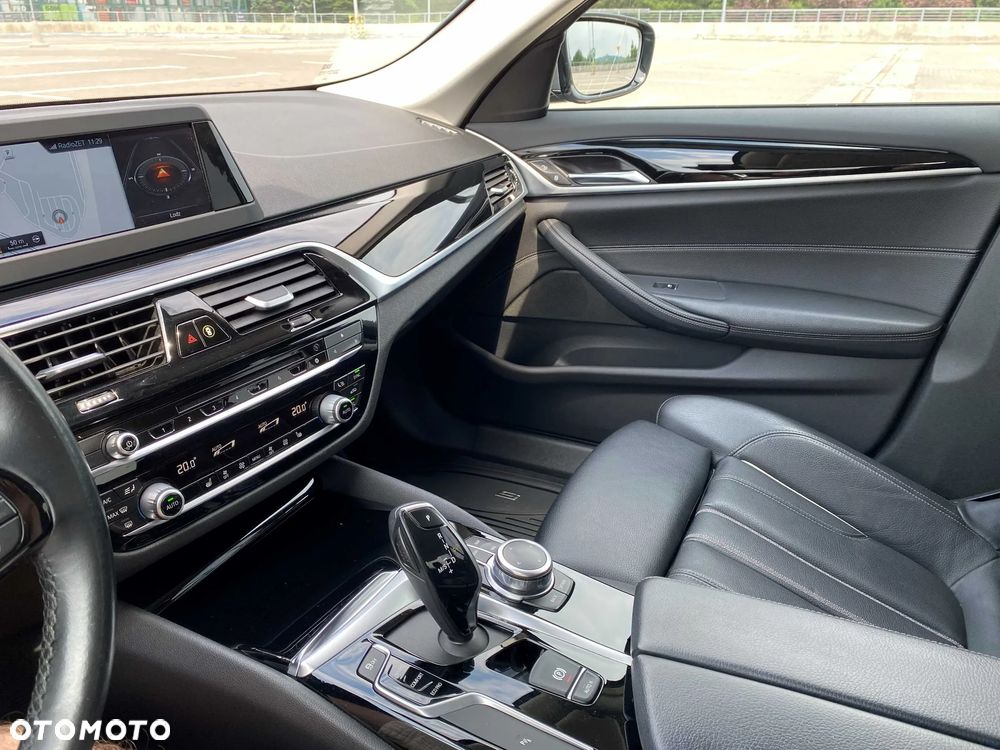 BMW Seria 5 520d Sport Line - 32