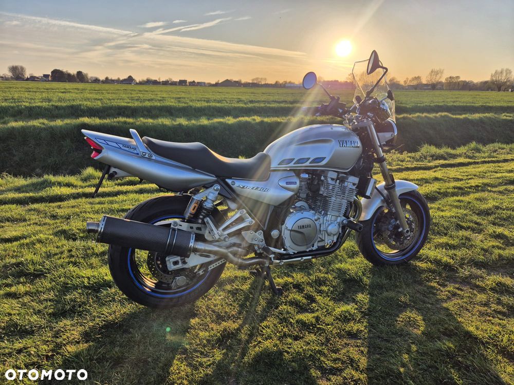 Yamaha XJR - 4