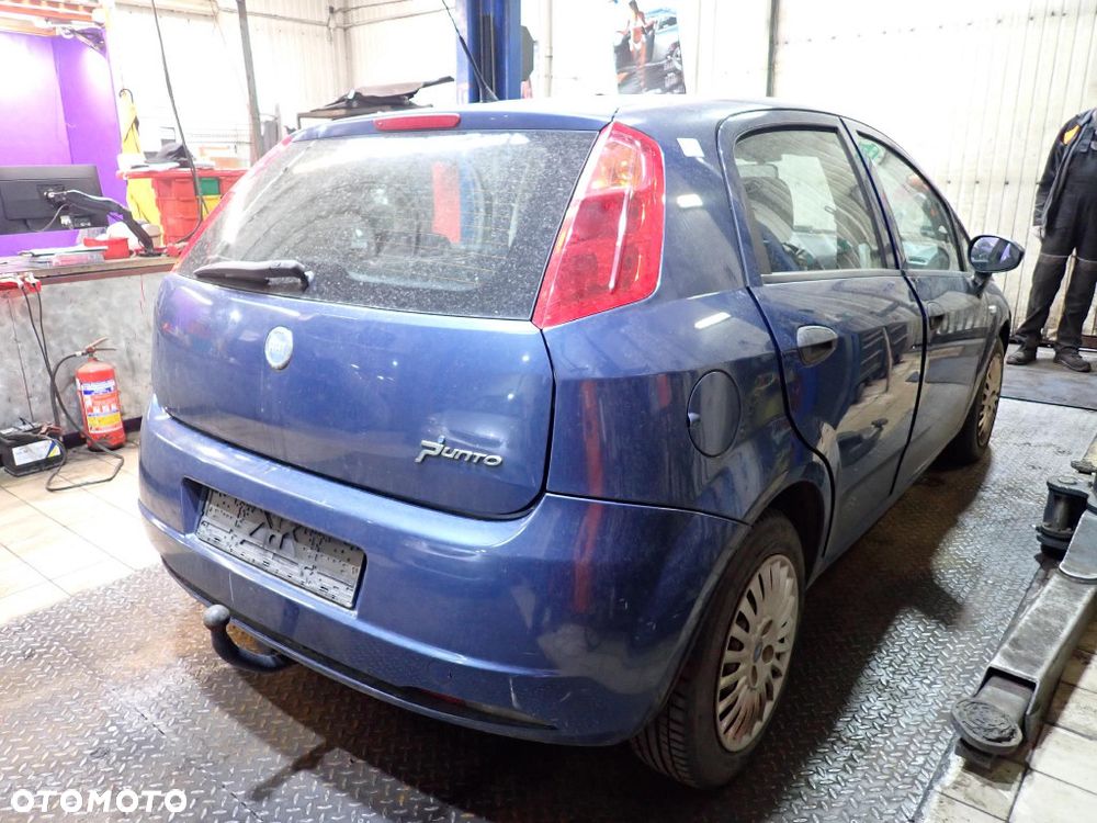 CZĘŚCI - Fiat Grande Punto 1,4 8V 77KM 350A1000 HB 5D lakier 133/B 2007r. INDEX - 9986 - 4