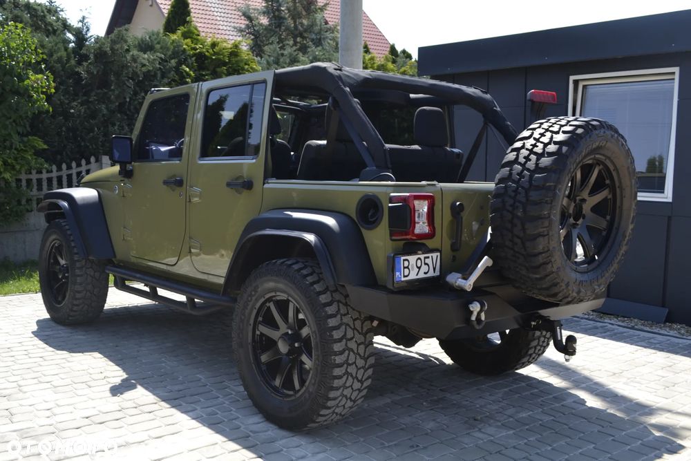 Jeep Wrangler 3.6 Unlim Sahara - 24