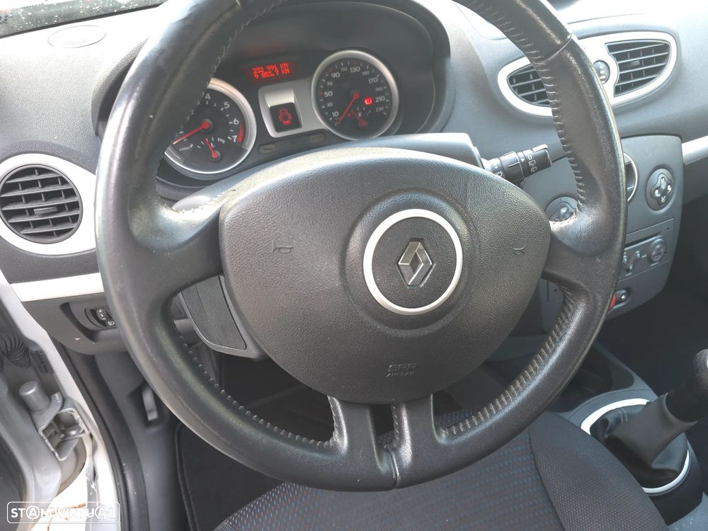 Renault Clio 1.2 16V Confort - 21