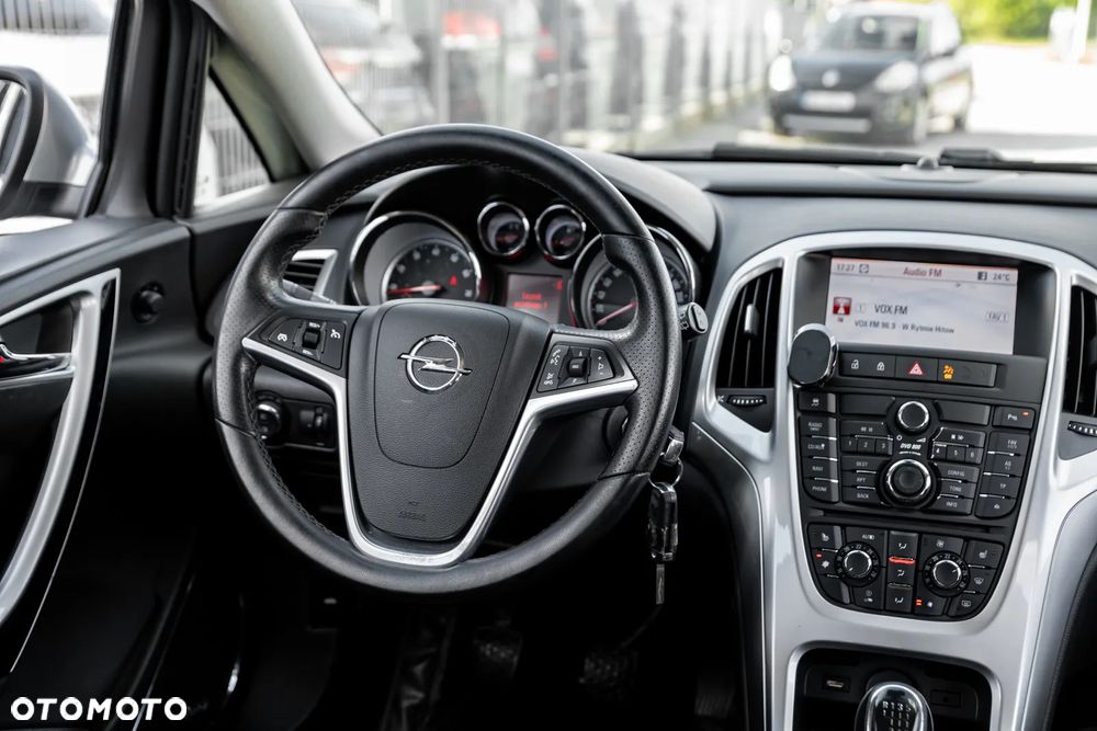 Opel Astra 1.6 Turbo Sport - 26