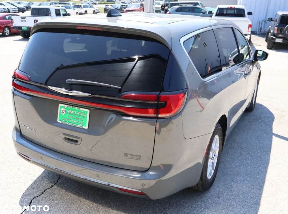 Chrysler Pacifica - 3