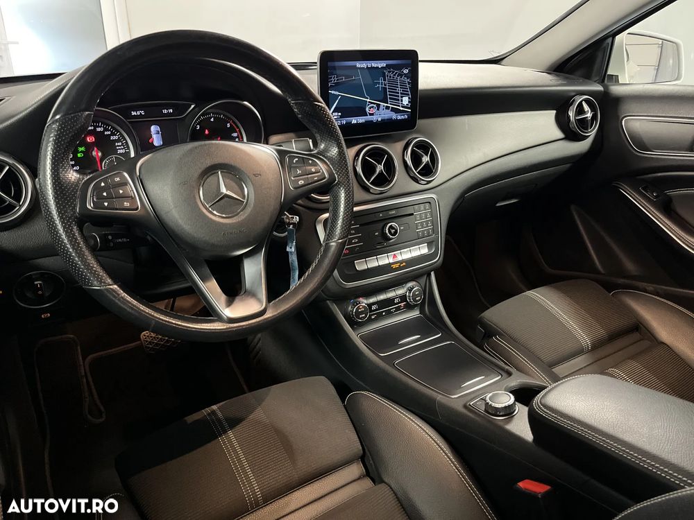 Mercedes-Benz GLA 200 d 7G-DCT - 12