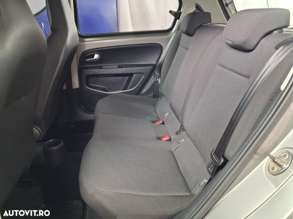 Volkswagen up! 1.0 High - 22