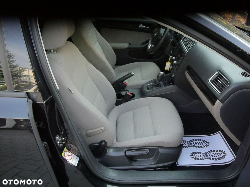 Volkswagen Jetta 1.6 TDI DSG Comfortline - 27