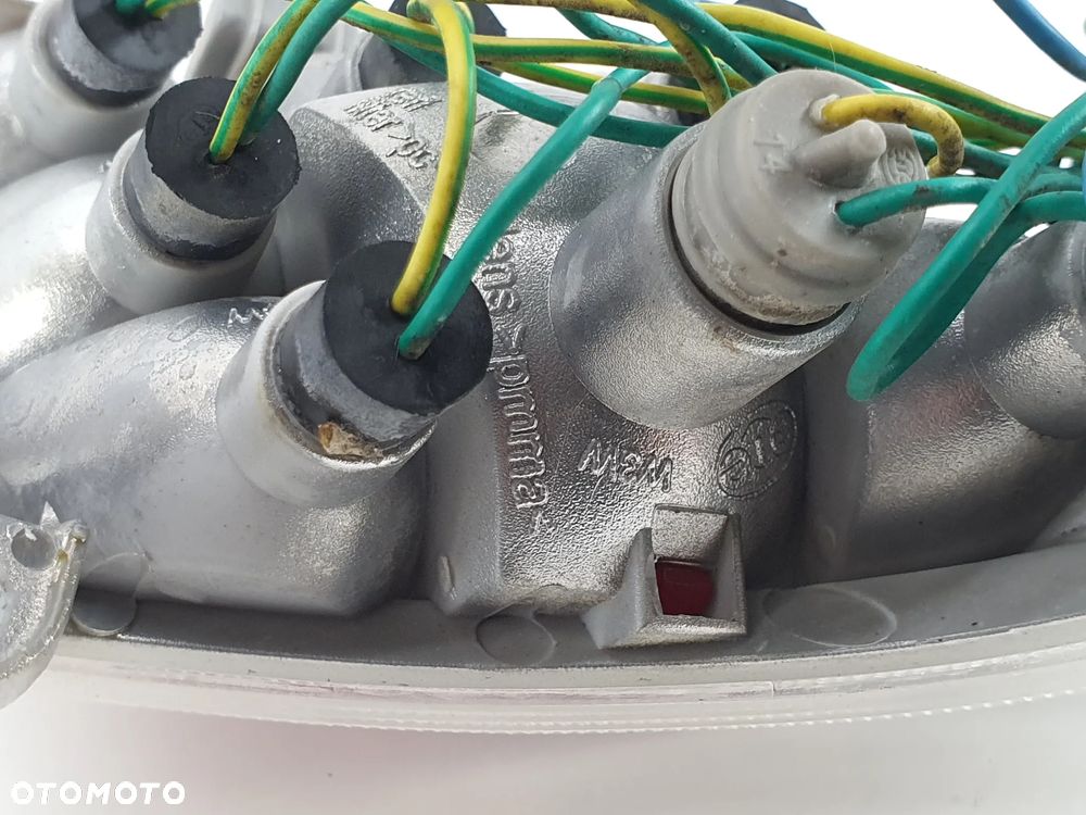 LAMPA TYL PRAWA KIERUNKOWSKAZ  PEUGEOT E-VIVACITY - 13