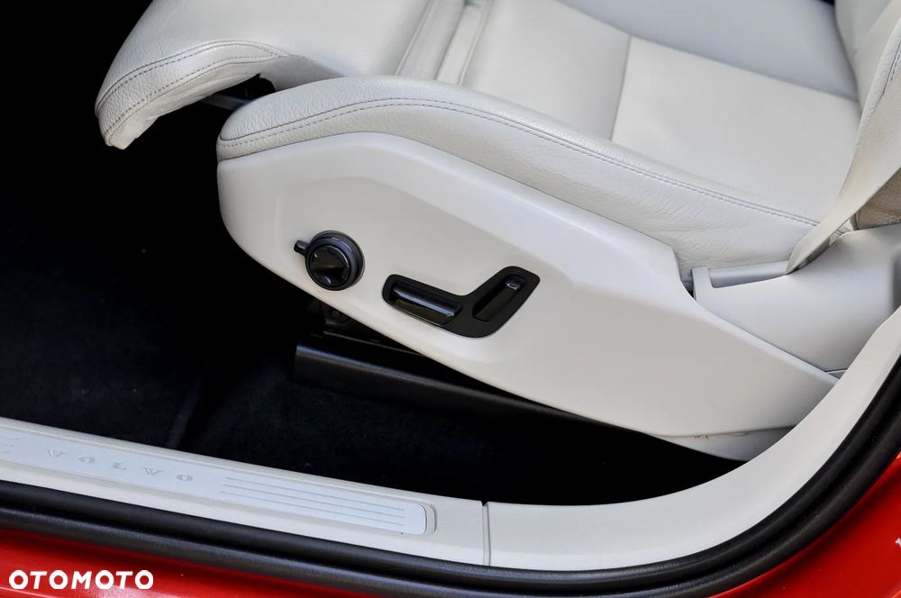 Volvo XC 60 T8 AWD Recharge Geartronic Inscription - 16