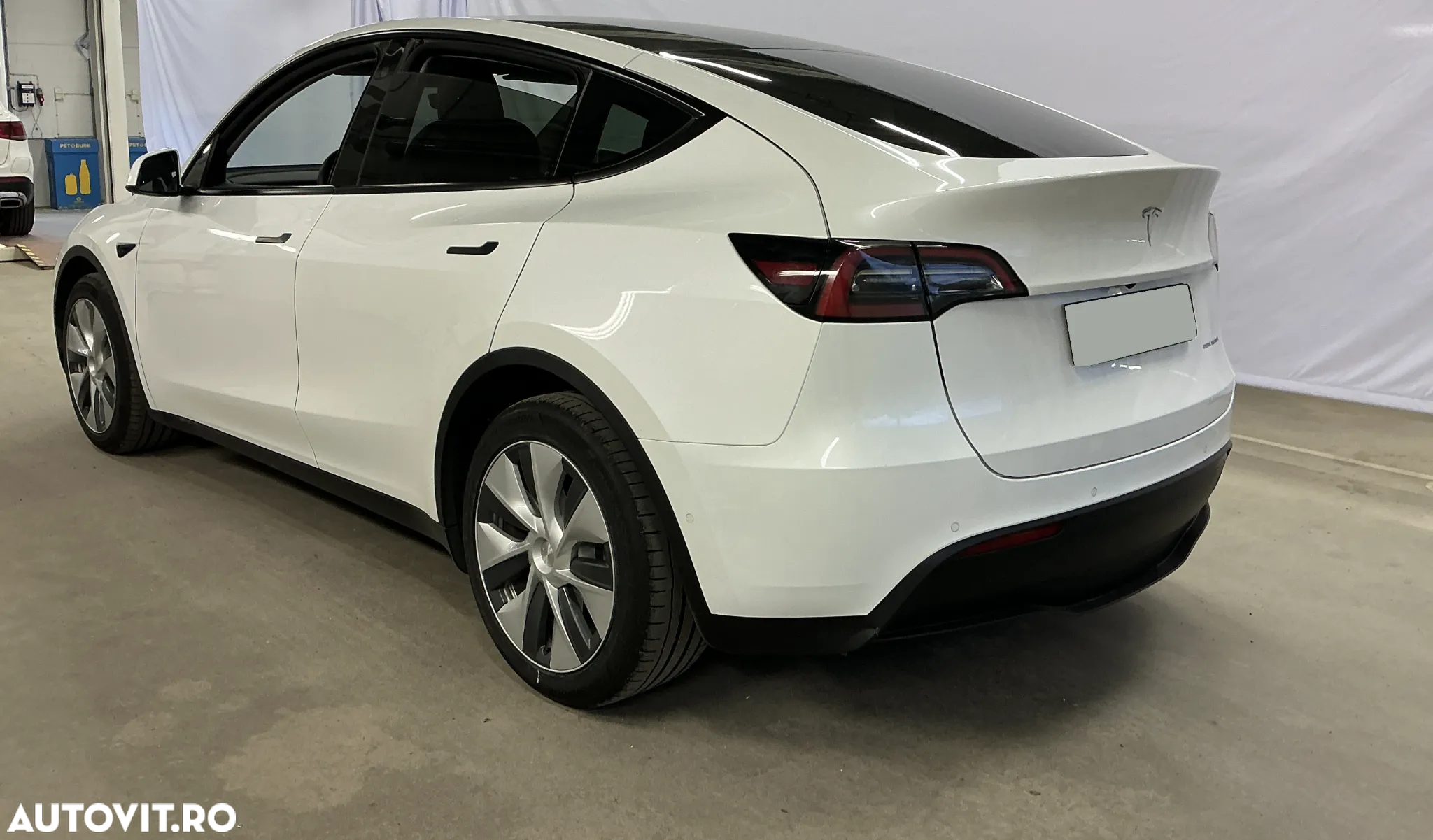 Tesla Model Y Long Range Dual Motor AWD - 4