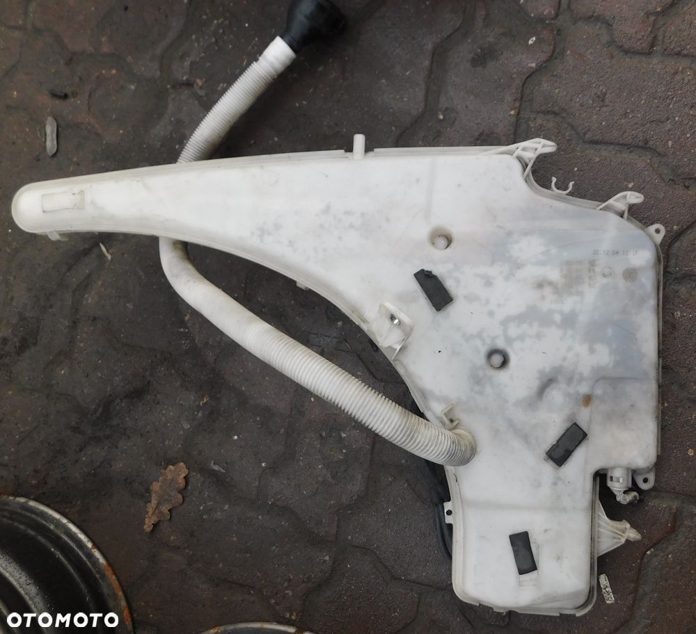 zbiornik spryskiwaczy pompka BMW E90 E91 - 1