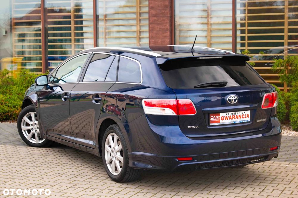 Toyota Avensis 2.0 Premium EU5 - 12