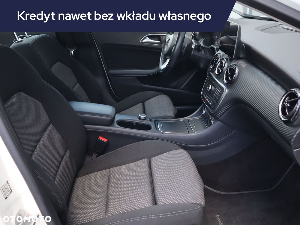 Mercedes-Benz GLA - 11