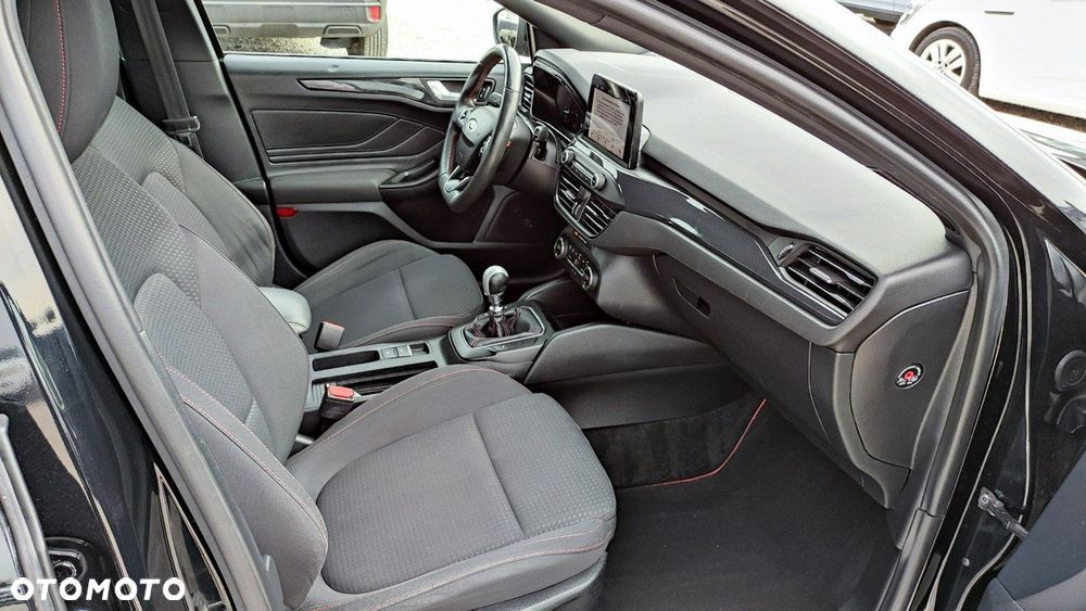 Ford Focus 1.5 EcoBlue Start-Stopp-System ST-LINE DESIGN - 26