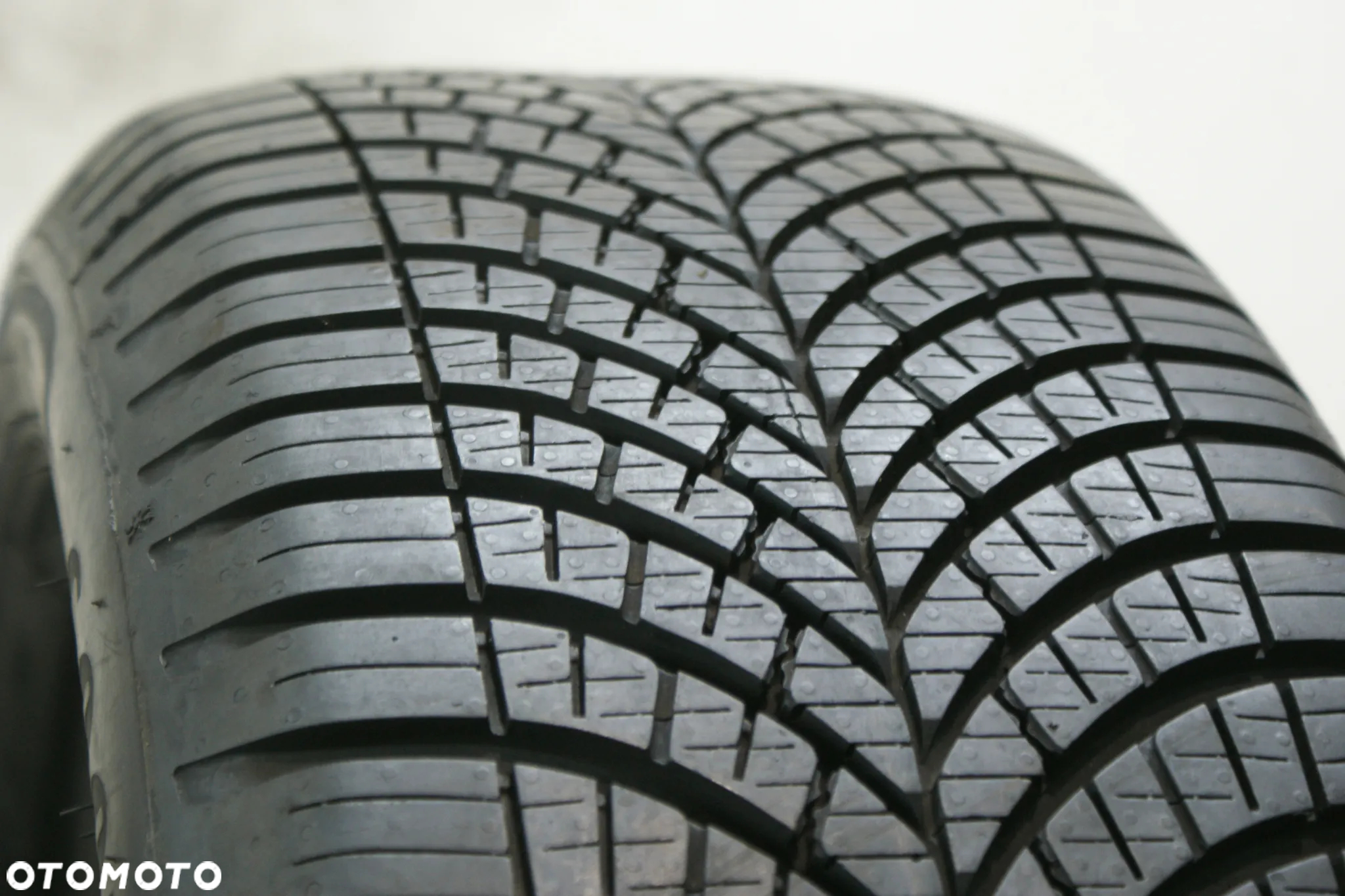 całoroczne 205/55R16 GOODYEAR VECTOR 4SEASONS G3 7,5mm  B1739 - 2