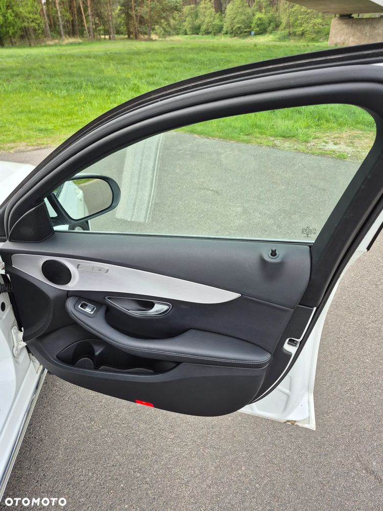 Mercedes-Benz Klasa C 220 d 4MATIC 9G-TRONIC - 29
