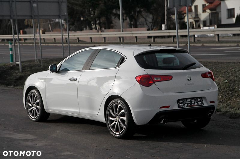 Alfa Romeo Giulietta 2.0 JTDM 16V - 4