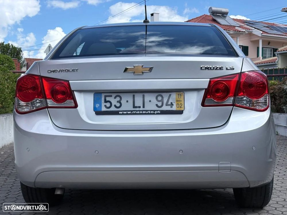 Chevrolet Cruze 1.6 LS - 21