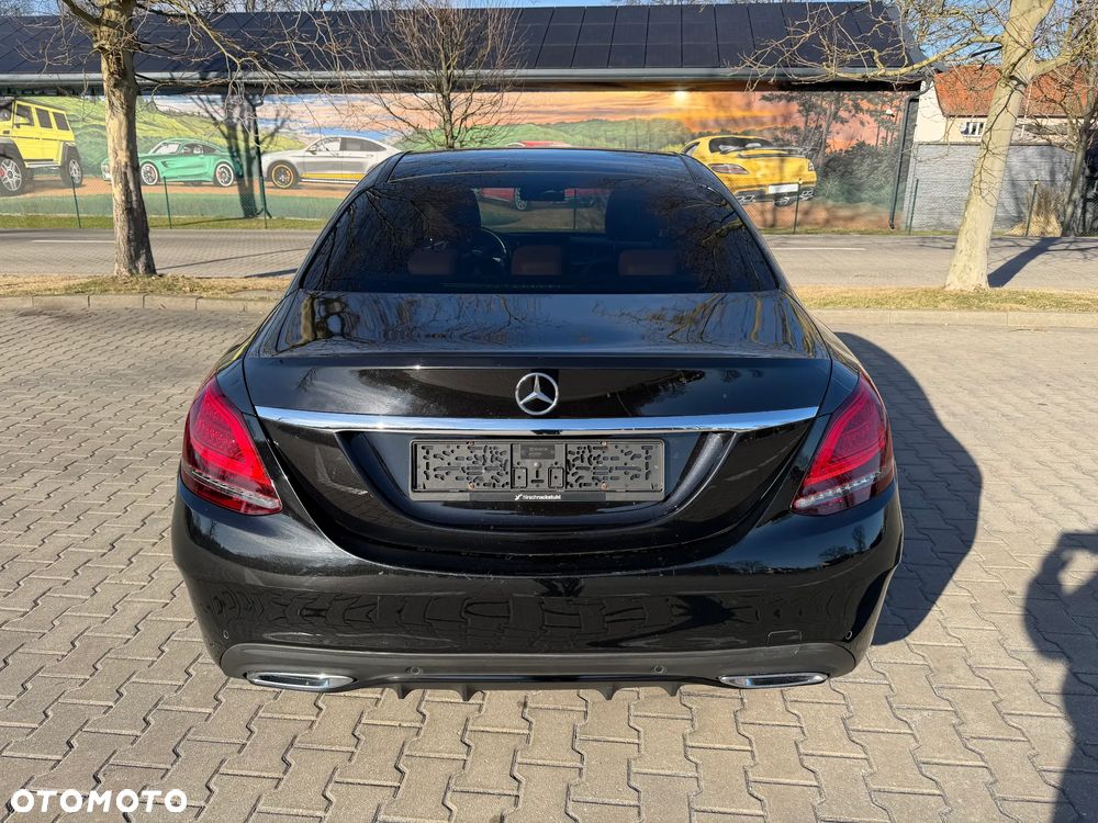 Mercedes-Benz Klasa C 220 d 4Matic 9G-TRONIC AMG Line - 4