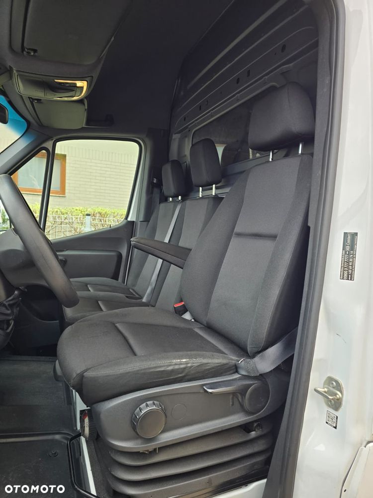 Mercedes-Benz SPRINTER 907 317 - 16