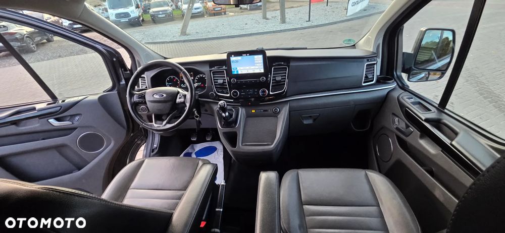 Ford Tourneo Custom - 38