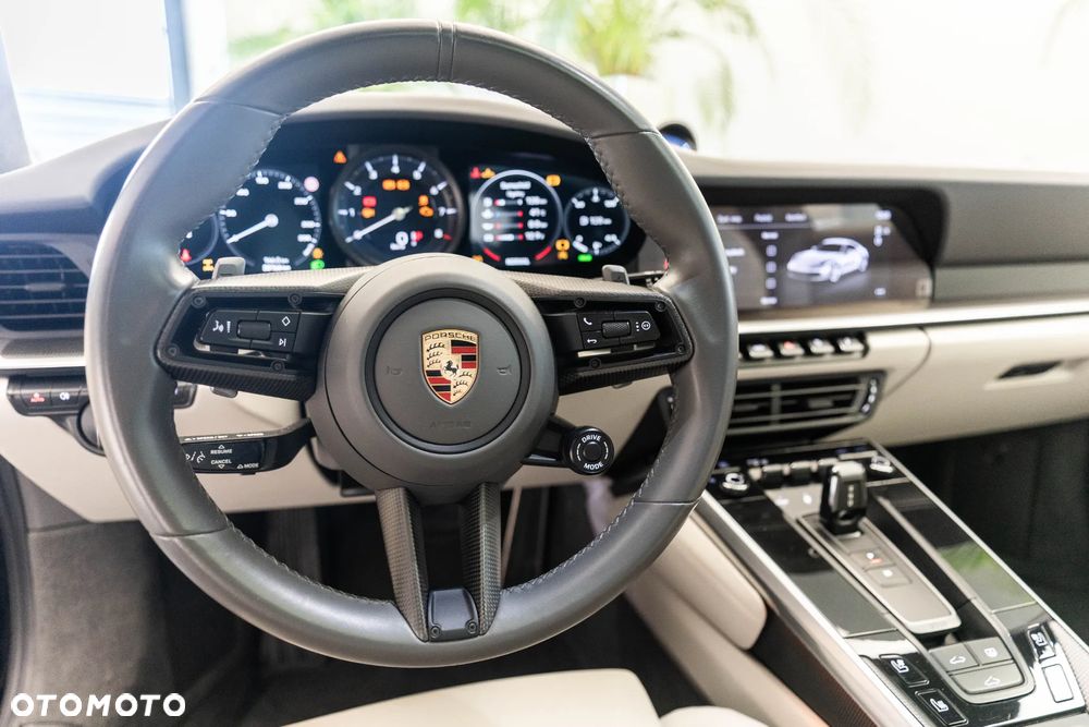 Porsche 911 Carrera 4S - 24