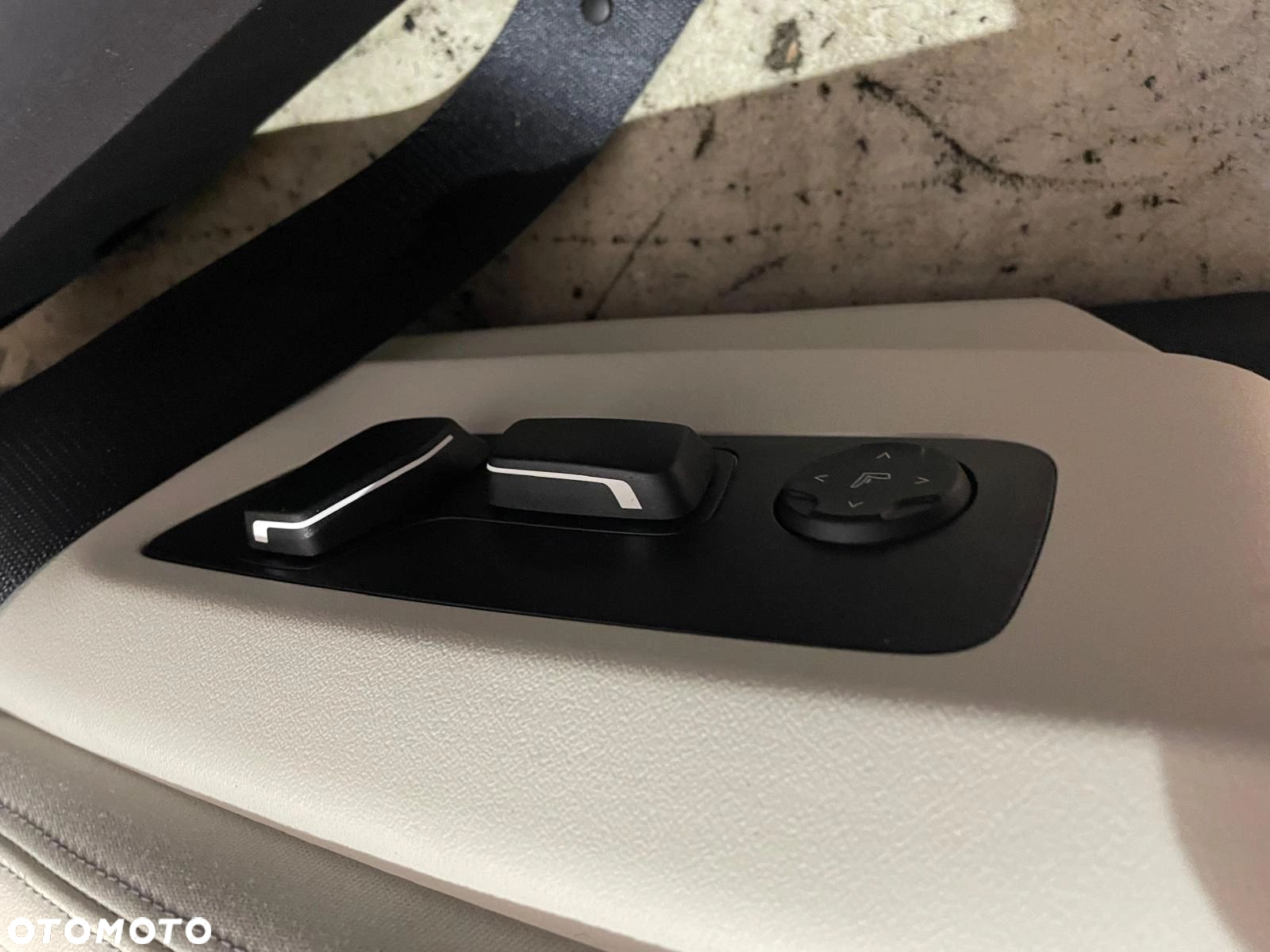 FOTELE TAPICERKA SKÓRA KOMFORT GRZANIE WENTYLACJA PAMIĘĆ BMW 5 G60 HARMAN - 3