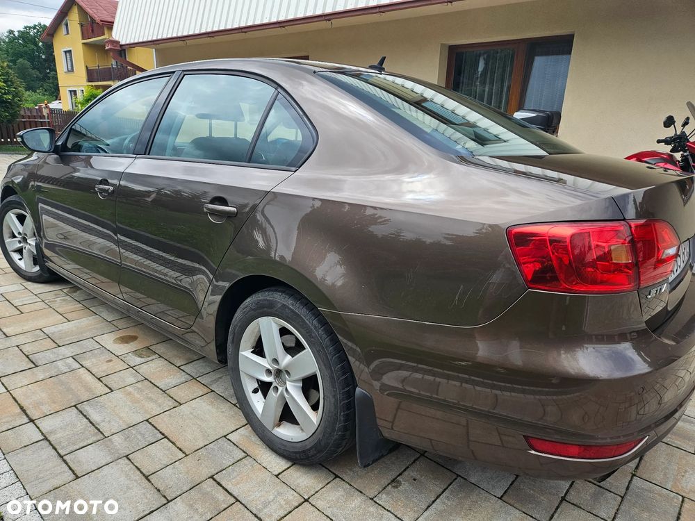 Volkswagen Jetta 1.2 TSI Comfortline - 4