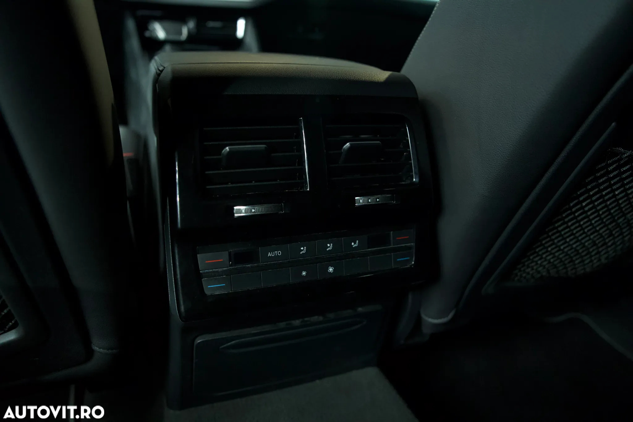 Volkswagen Touareg - 17
